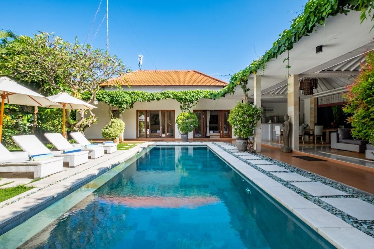 Central Seminyak Villa Martini Exterior photo